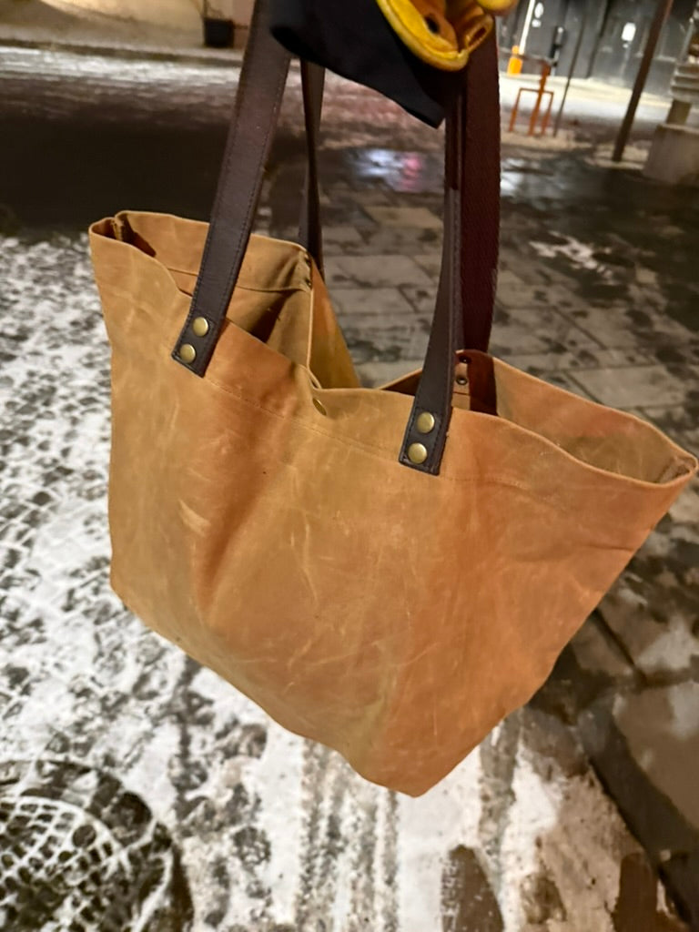 HURV 27 L - kjempetotebag i vokset kanvas
