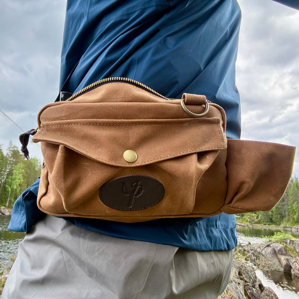 Marka - Hip-pack i vokset canvas