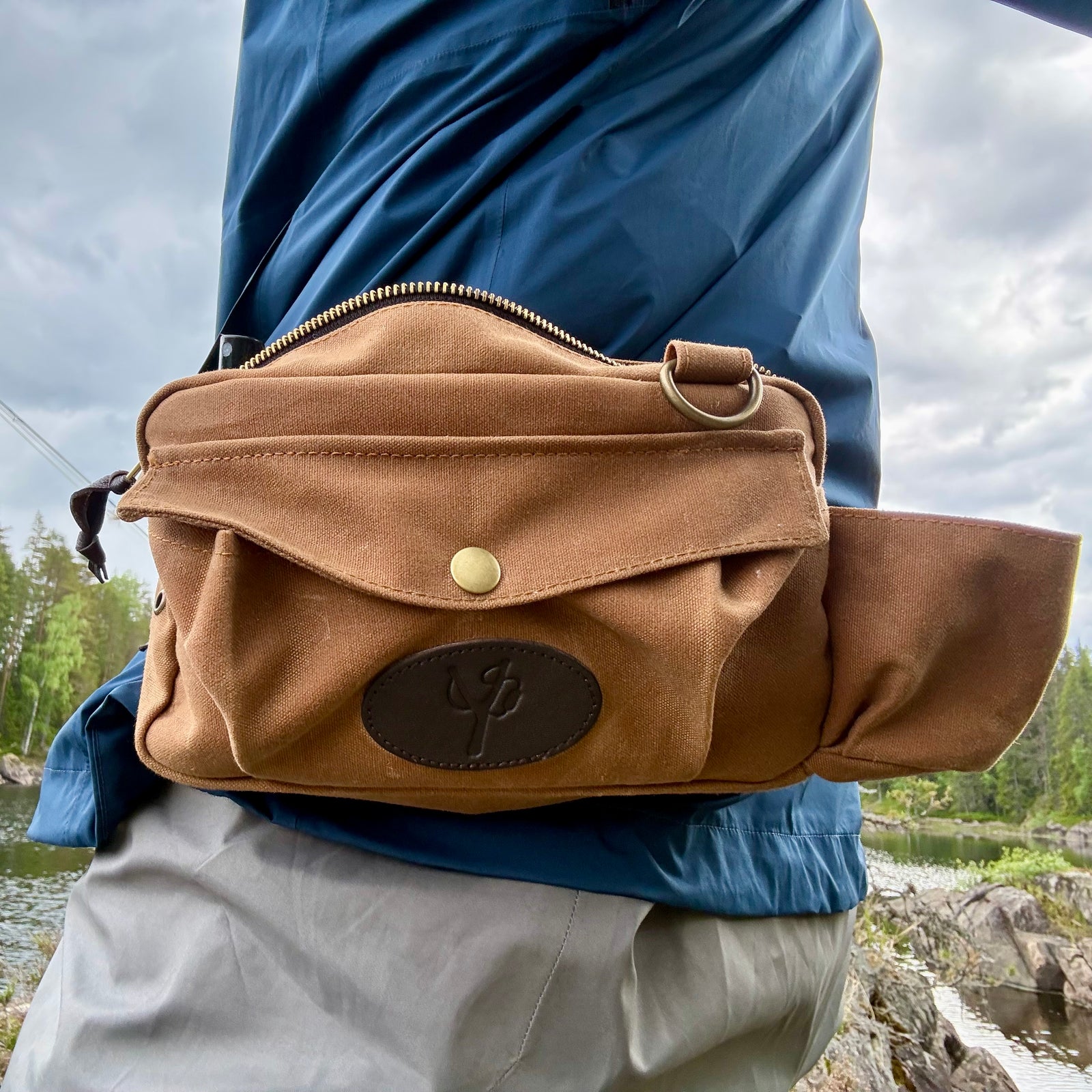 Marka - Hip-pack i vokset canvas