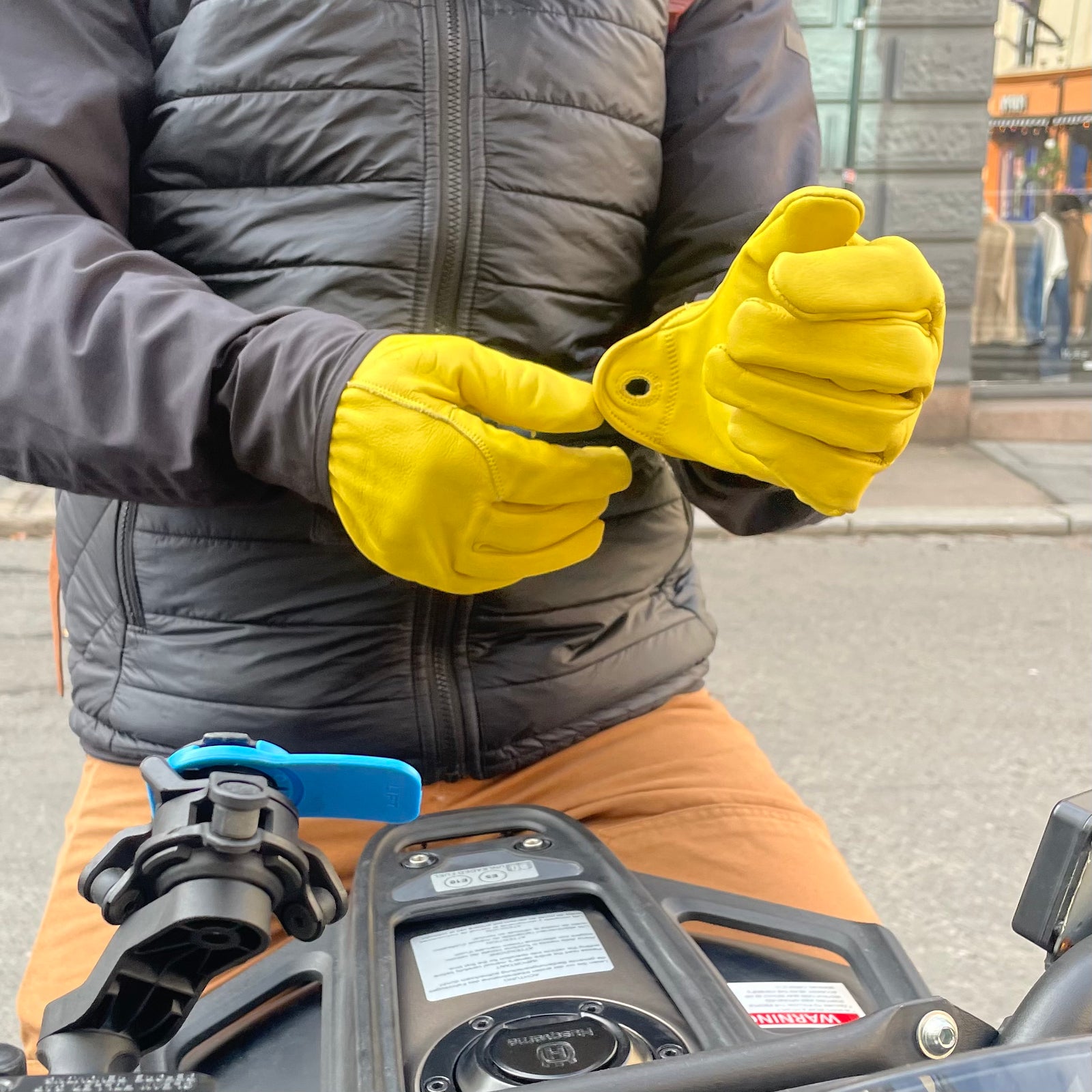 Grind 2.0 – Gul skinnhanske